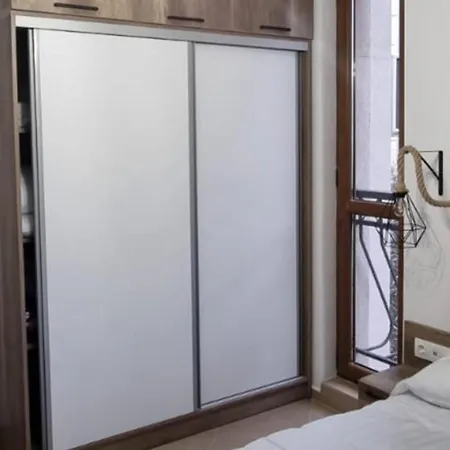 Sleeps 4 With Pools Access - Smart Tvs *