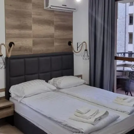 Sleeps 4 With Pools Access - Smart Tvs Lägenhet Slăntjev Brjag